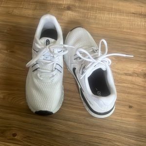 Boys white Nike sneakers size 6.5